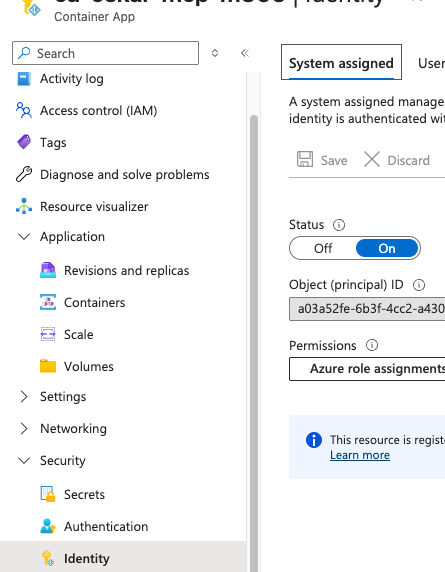 Managed Identity aktivieren Identity-Tab der Container App mit Status “On” und sichtbarer Object (Principal) ID